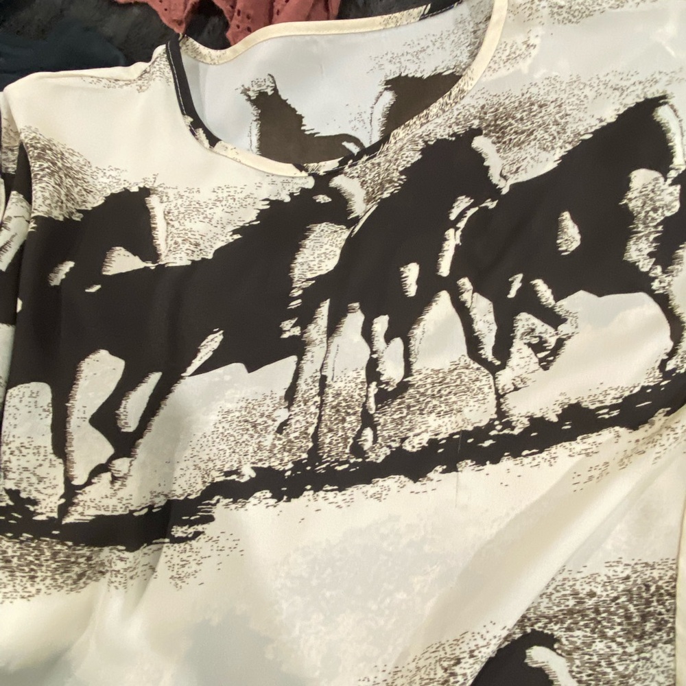 Cream horse shirt thin material